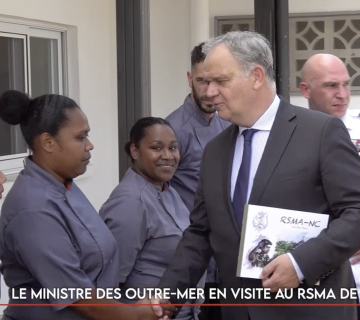 Le ministre des Outre-mer en visite au RSMA de Koné